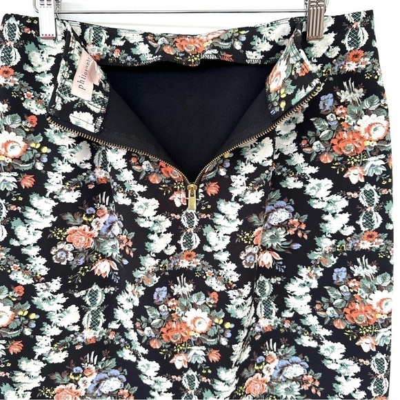 Philosophy pencil  skirt, midi length, in a floral print, unlined - Picture 7 of 11